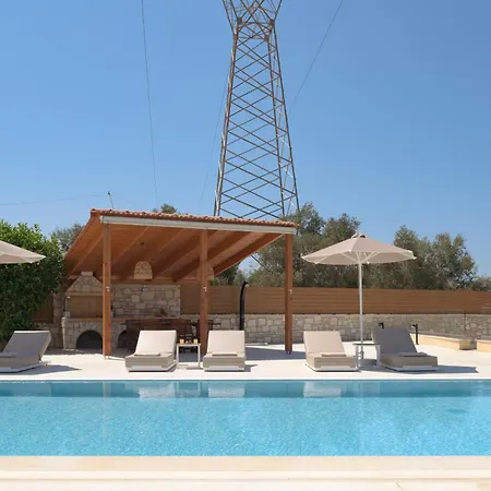 Maya Villa, A Sublime Luxury Close To Rethymno And Amenities!